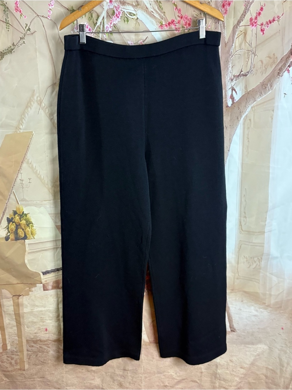 St. John Black Wide-Leg Ribbed Knit Pants - Picture 2 of 9